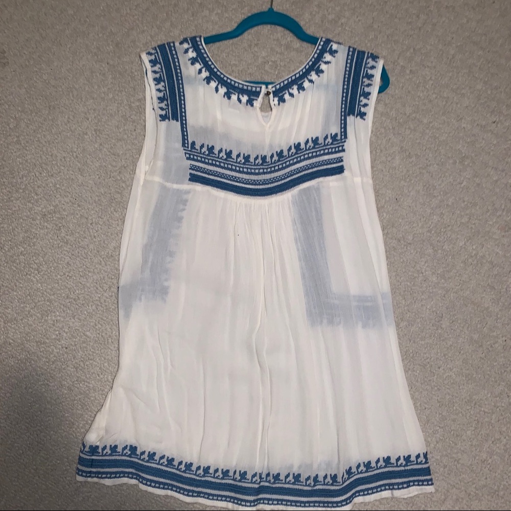 Detailed dress - Picture 2 of 2